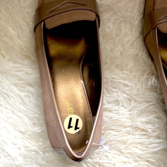 Women’s Loafers, Kenneth Cole Reaction, Beige Suede & Patent Leather, Size 11 - Picture 7 of 9